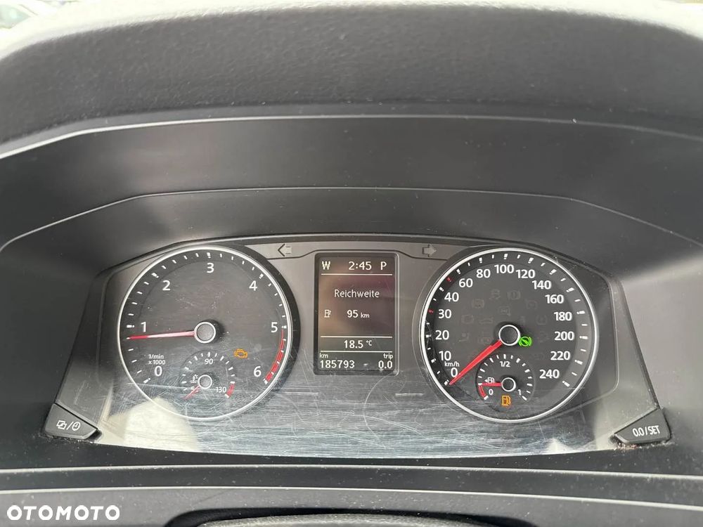 Volkswagen Caravelle - 35