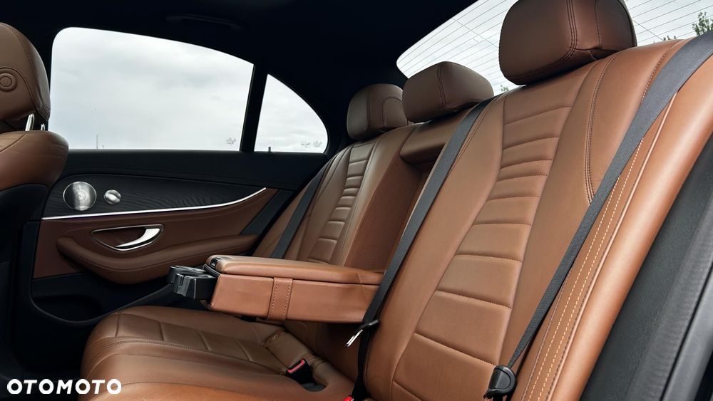 Mercedes-Benz Klasa E 220 d 4Matic 9G-TRONIC AMG Line - 28