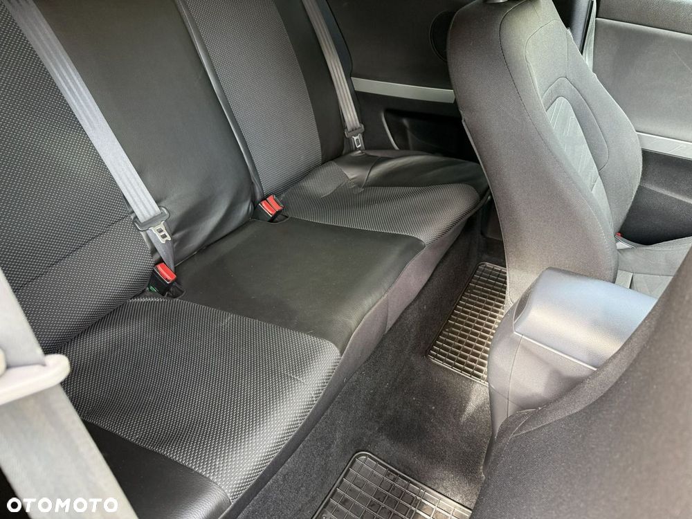 Kia Ceed - 10