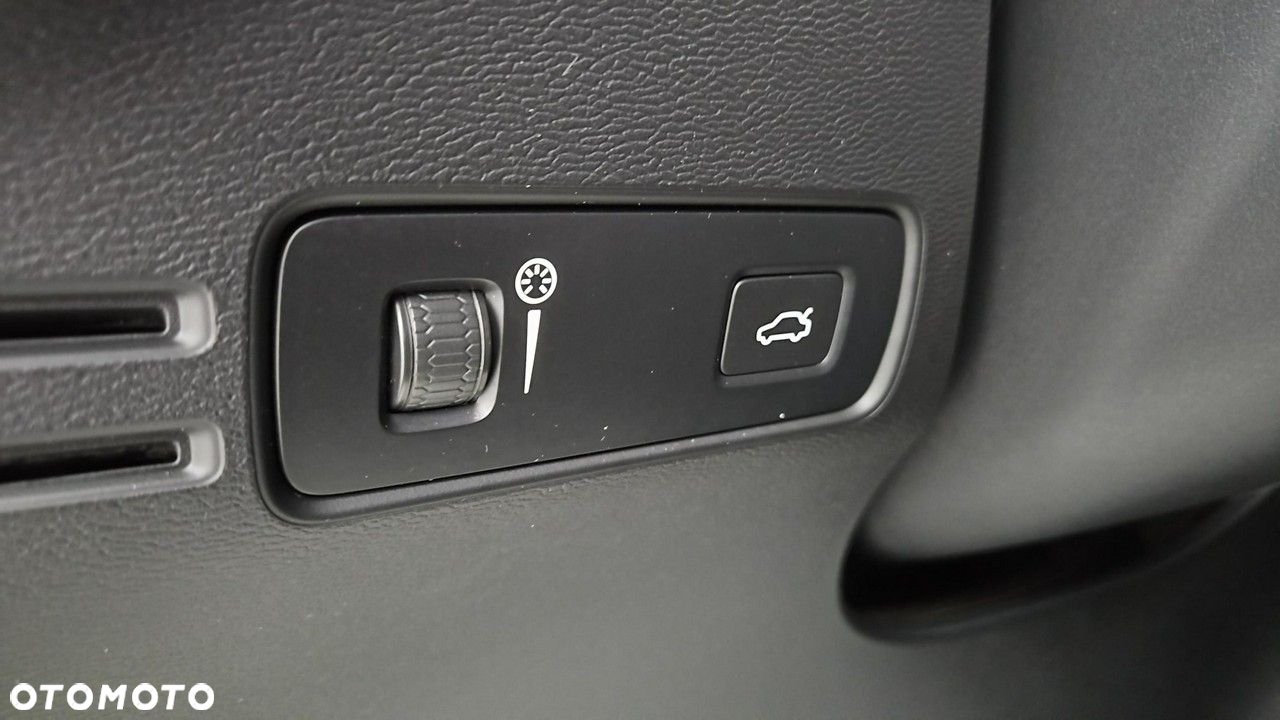 Volvo XC 40 T3 R-Design - 17