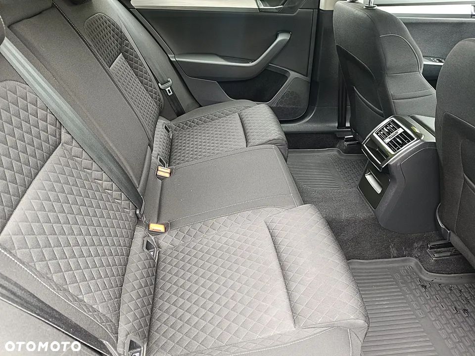 Skoda Superb 2.0 TDI Ambition DSG - 27