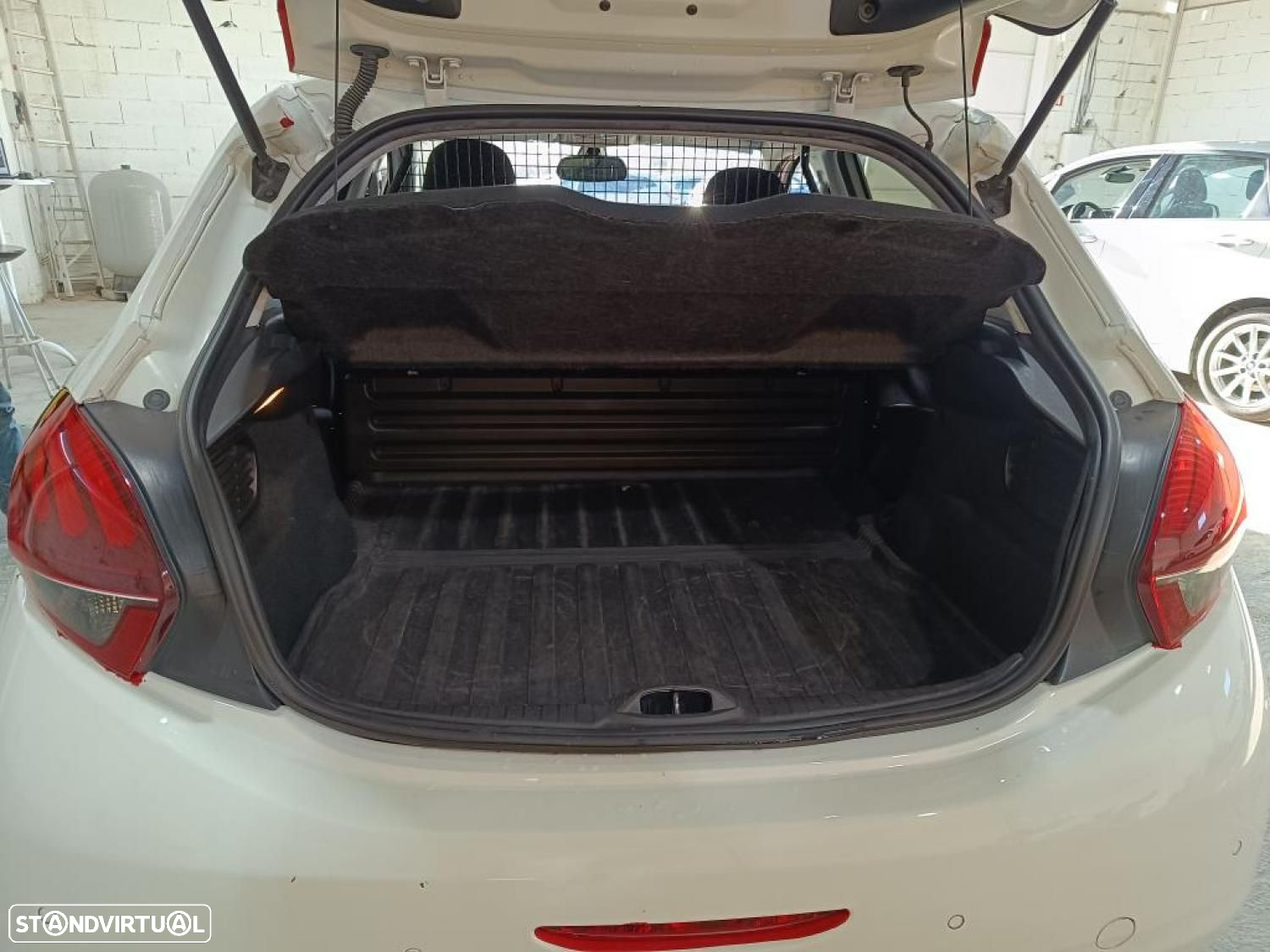 Peugeot 208 Van 1.5 BlueHDi - IVA Dedutível - 7