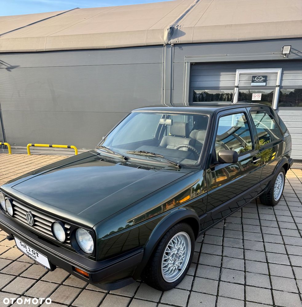 Volkswagen Golf - 1