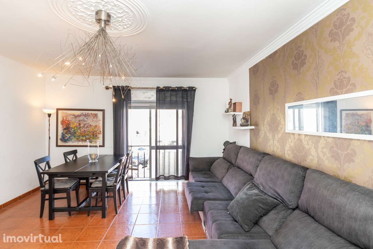 Apartamento T3 em zona central da Quinta do Conde - Grande imagem: 3/31