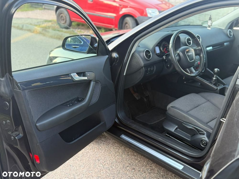 Audi A3 Sportback 2.0 TDI DPF Ambiente - 16