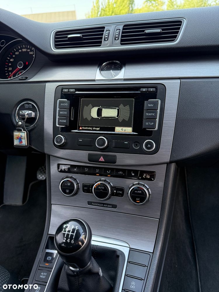 Volkswagen Passat 2.0 TDI Highline - 28