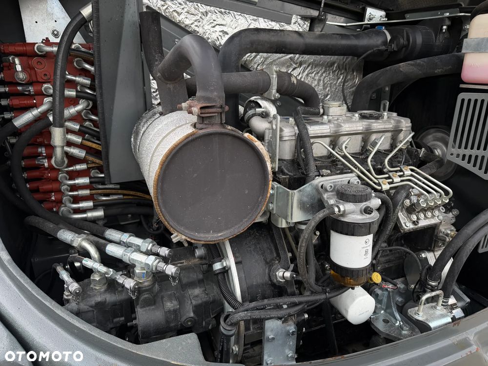 Wacker Neuson EZ53 Koparka Gąsienicowa 5,5 Tony. 2020 rok. 1772 mtg. Jak Nówka z salonu! ani deka luzów czy wycieków! Pochodzi z Gospodarstwa Norweskiego! Aktualne serwisy DEKRA BMWT 2027r. 2 łyżki. Silnik PERKINS 4 cyl. 52km. Maszyna Full wypasiona! Bogata wersja Norweska! Klima. Szybkozłącze Hydrauliczne. OKAZJA. Pełny Oryginał historia do sprawdzenia w Wacker autoryzowany! 4 sekcje Hydrauliczne. Po serwisach eksploatacyjnych. Ani Deka luzów i wycieków - 12