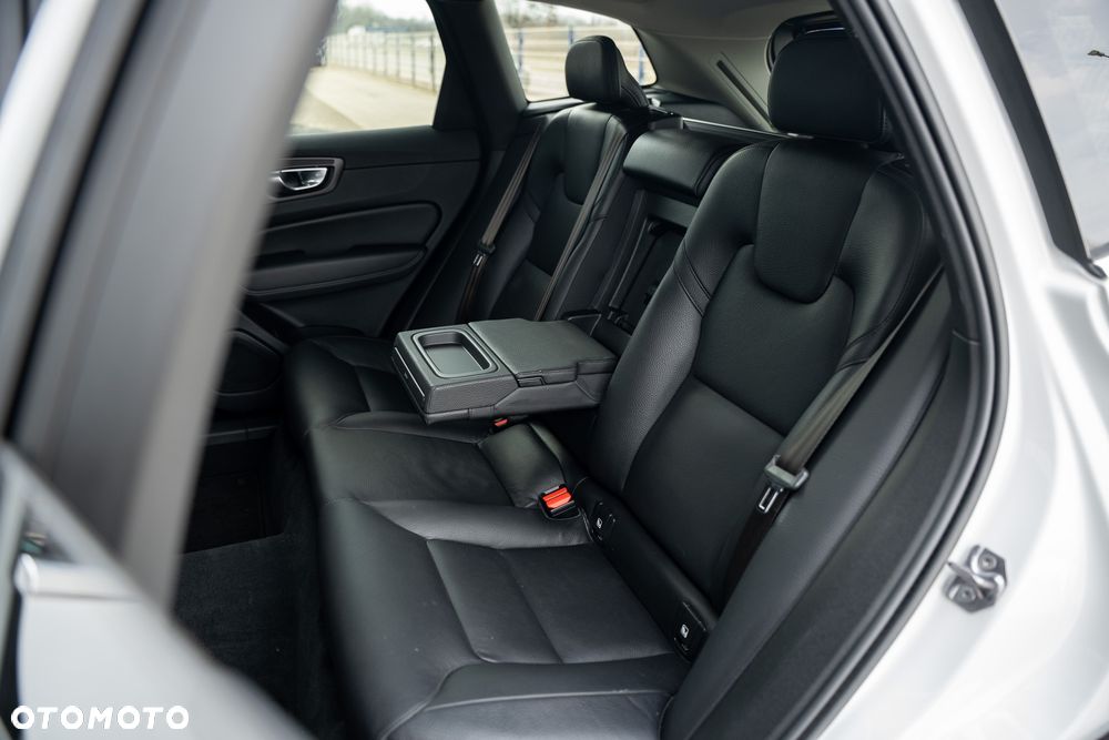 Volvo XC 60 B4 D Geartronic Momentum Pro - 35