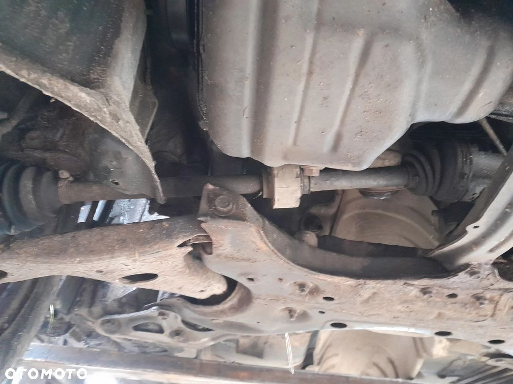TOYOTA COROLLA E12 PÓŁOŚ PRAWA 1.4 16V - 1