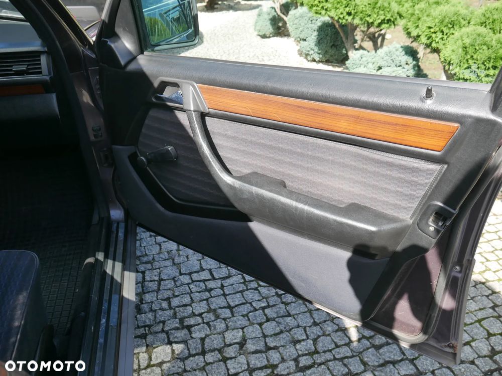 Mercedes-Benz W124 (1984-1993) - 21