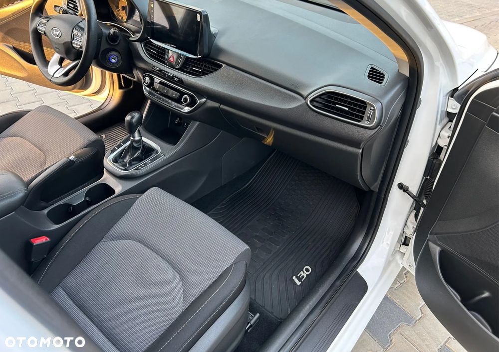 Hyundai i30 1.4 GO Plus - 24