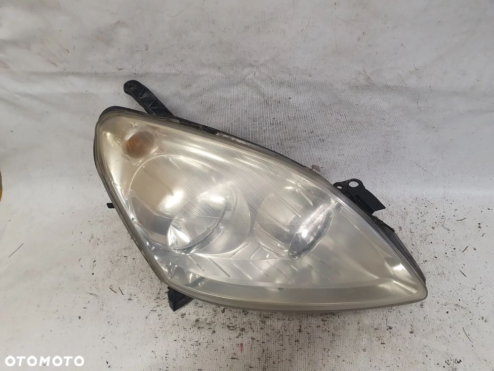 .  PRZOD PRZEDNIA LAMPA PRAWA OPEL ZAFIRA B - 2