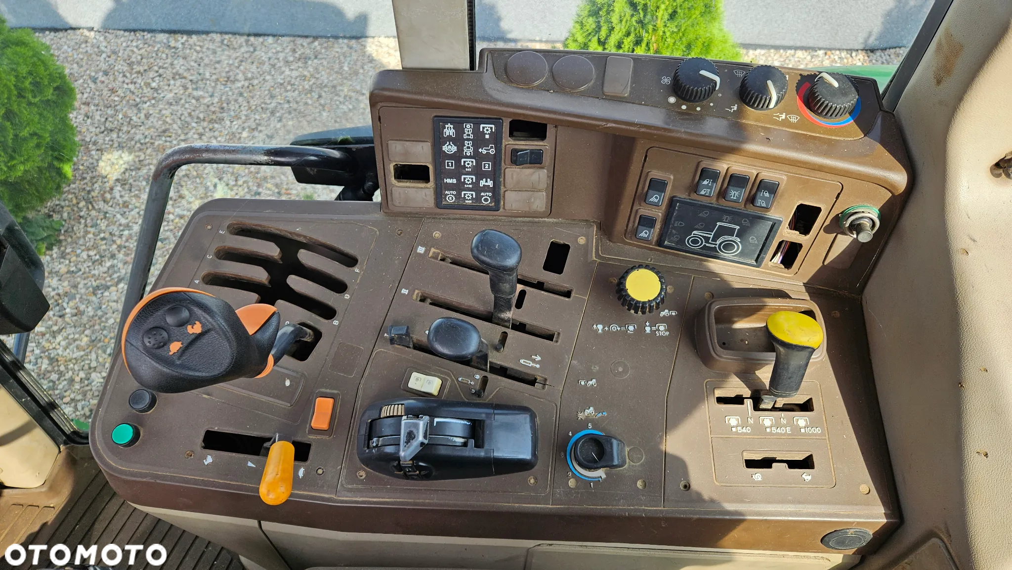 John Deere 6120 - 8
