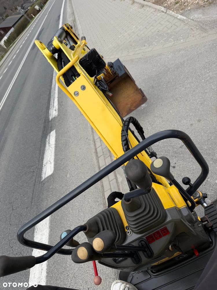 Yanmar SV08-1AS Japońska Minikoparka Koparka 1,1 tony. Maszyna jak Nowa. 2017rok. Pochodzi z Norweskiego Gospodarstwa Ogrodniczego! 2 łyżki. Rozsuwane Podwozie. Dokumentacja. Dodatkowe sekscje Hydrauliczne na młot lub wiertnice. Ani deka luzów czy wycieków. Szybkozłącze. Oryginalne łyżki Steelwrist! Skrętne ramię. OKAZJA Zadbana Maszyna! Bardzo oszczędny silnik Yanmar. Mocne pompy Hydrauliczne!! - 38