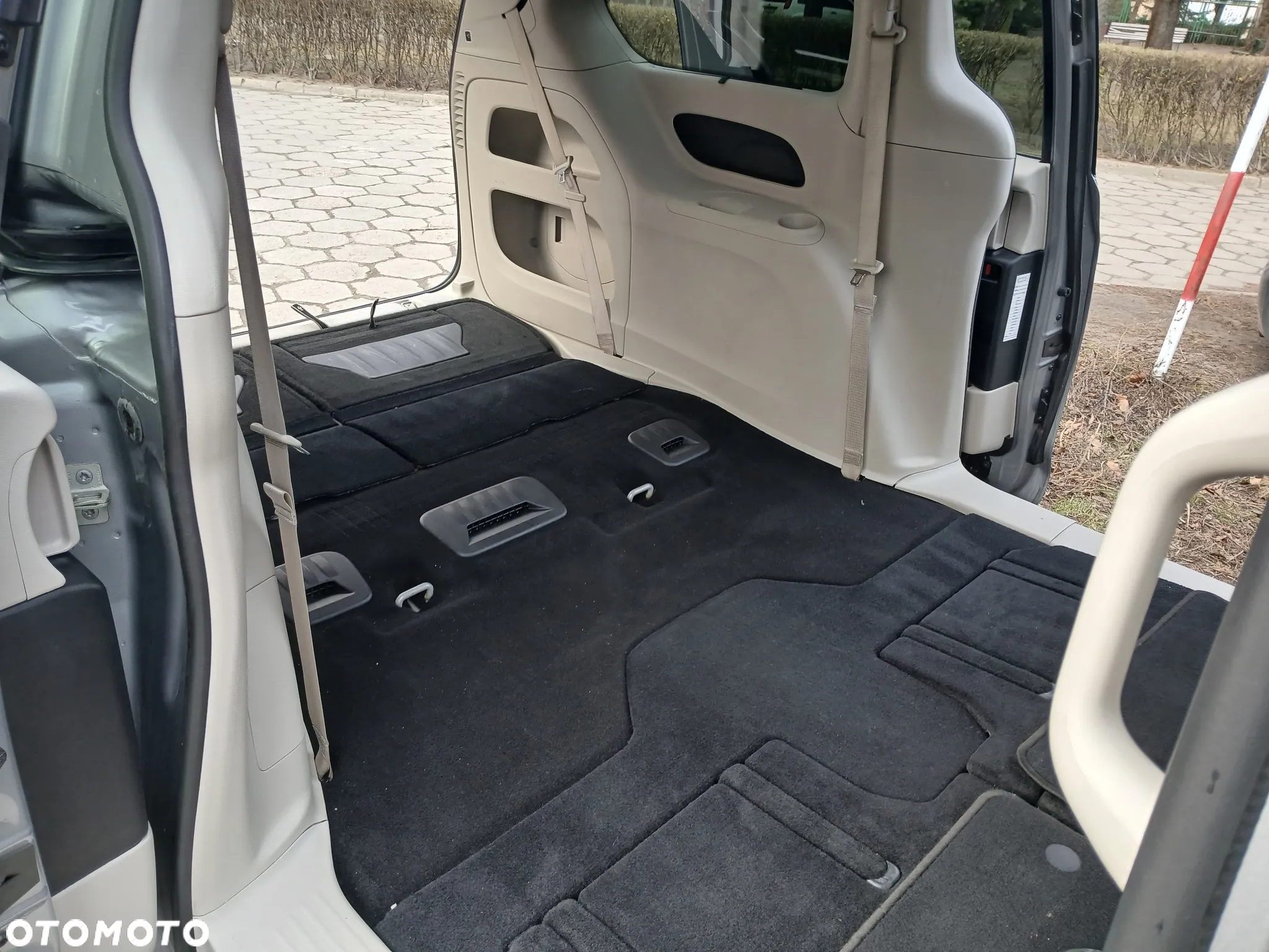 Chrysler Pacifica - 10