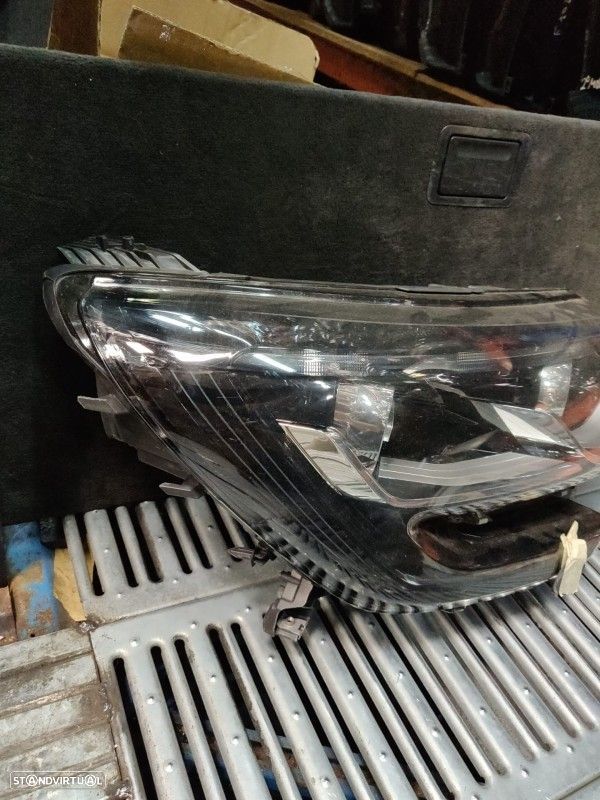 Farol Frente Direito / Otica Direita Renault Megane Iv Hatchback (B9a/ - 9