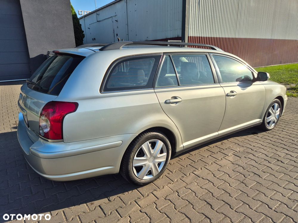 Toyota Avensis 2.0 D-4D Luna - 33