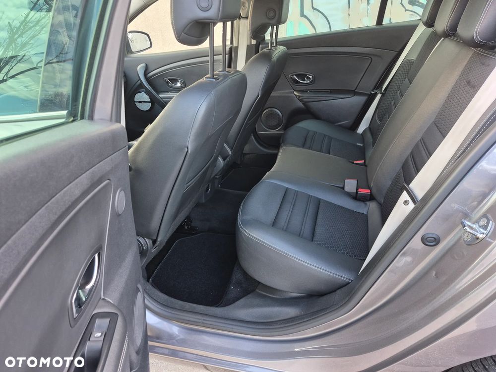 Renault Megane Grandtour ENERGY TCe 130 Start & Stop Bose Edition - 25