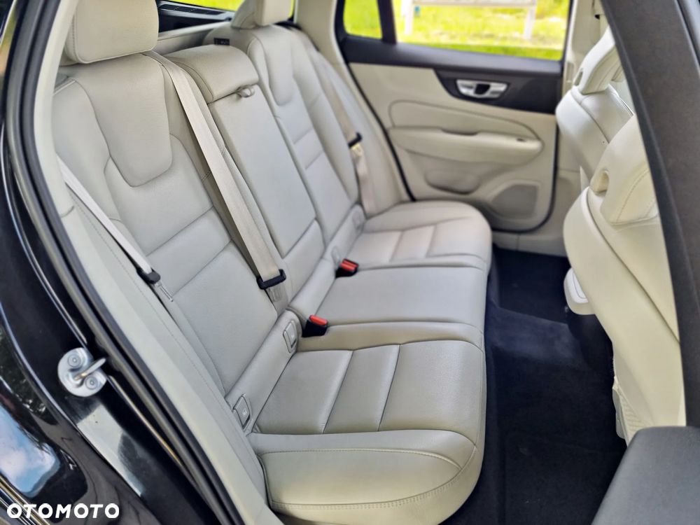 Volvo V60 Cross Country B4 D AWD Ultimate - 31
