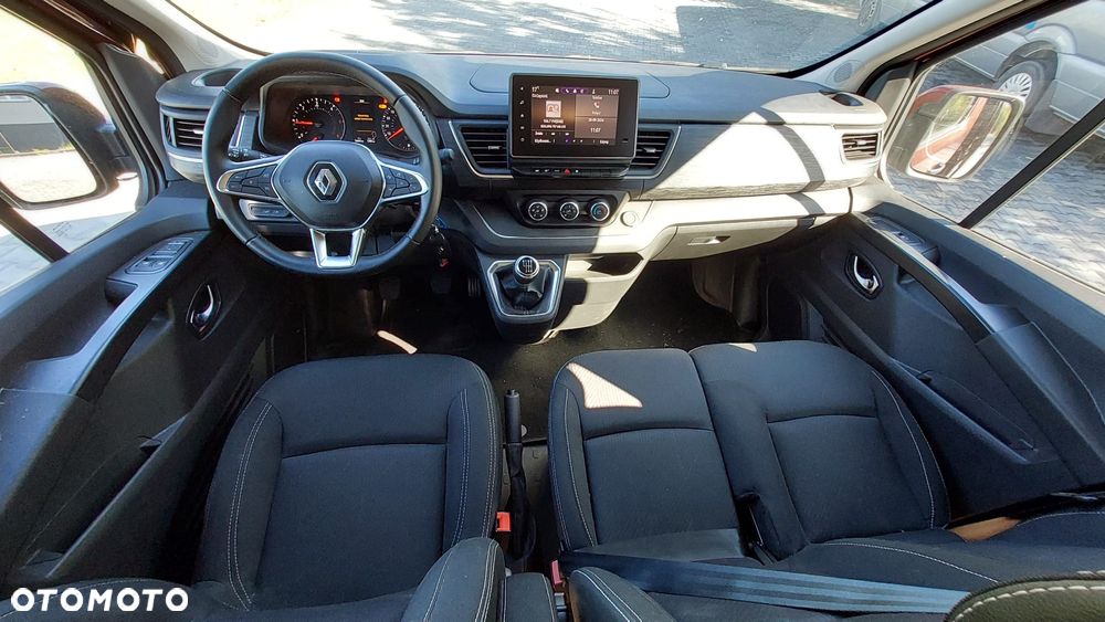 Renault Trafic 2.0 dCi - 11
