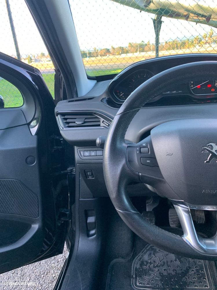 Peugeot 208 1.2 PureTech Allure - 32