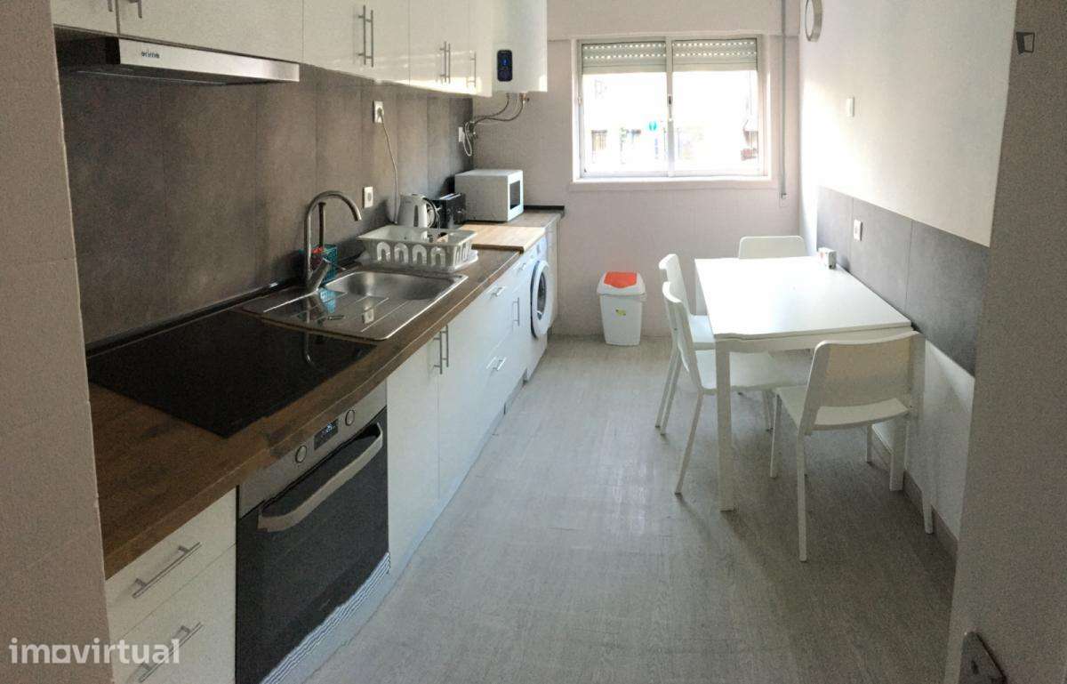 Quarto - localizado em Senhora da Hora Porto - Grande imagem: 5/9