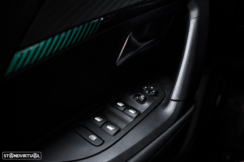 Peugeot 2008 1.5 BlueHDi Allure EAT8 - 19