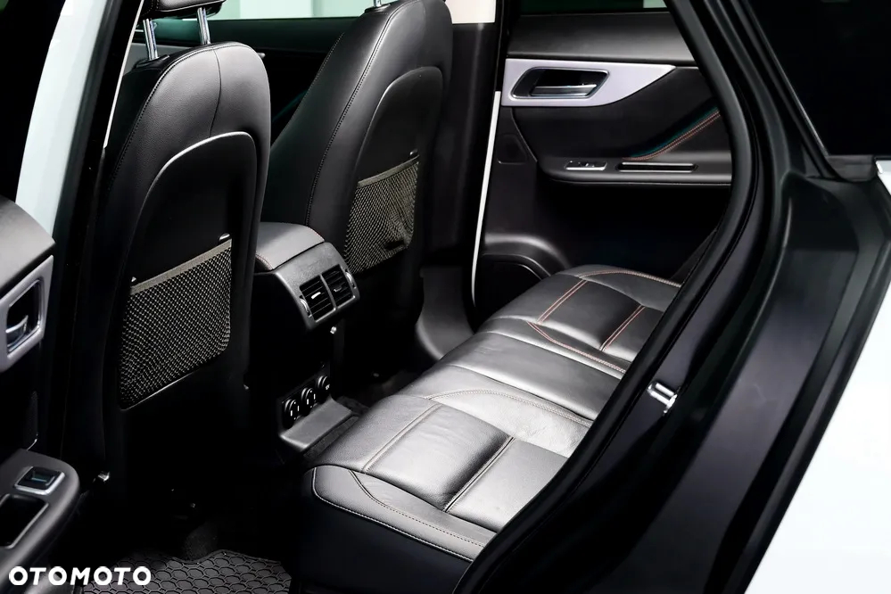 Jaguar F-Pace - 8