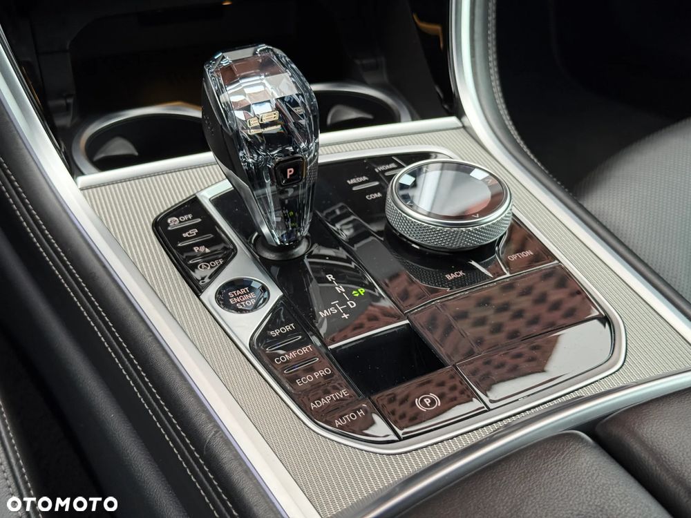 BMW Seria 8 - 17