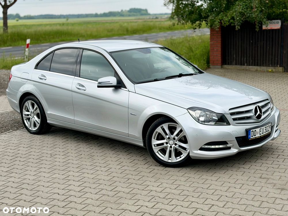Mercedes-Benz Klasa C 180 CGI Automatik BlueEFFICIENCY Avantgarde - 26