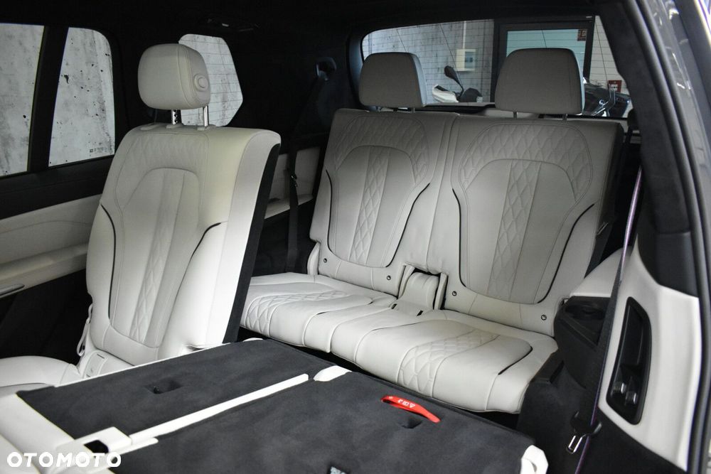 BMW X7 - 32