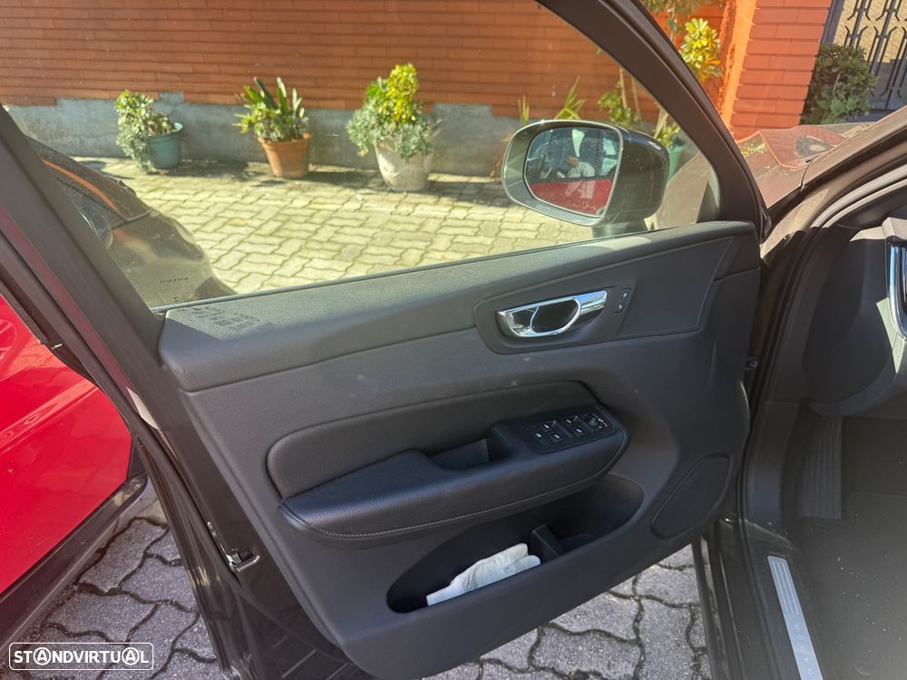 Volvo XC 60 2.0 T8 PHEV R-Design AWD - 6