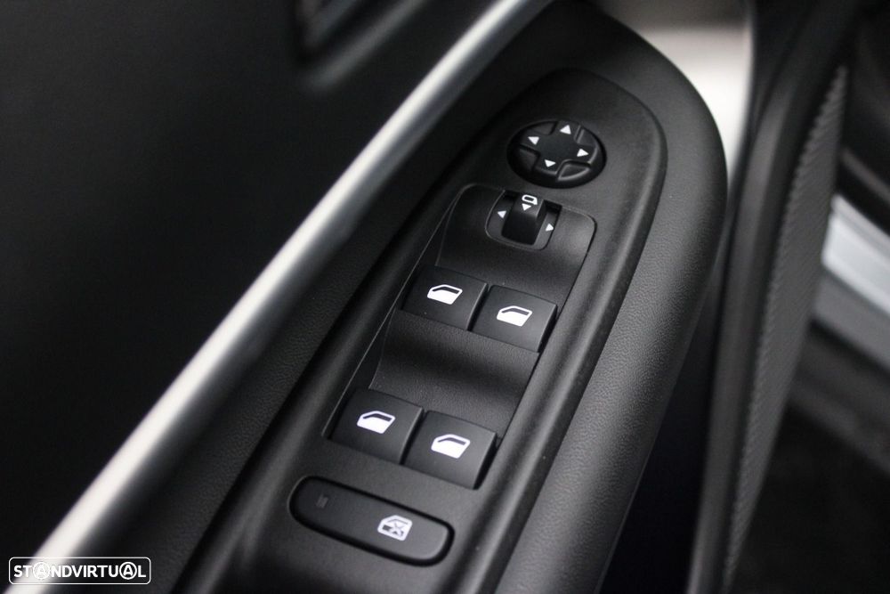 Jeep Avenger 54 kWh Summit - 11