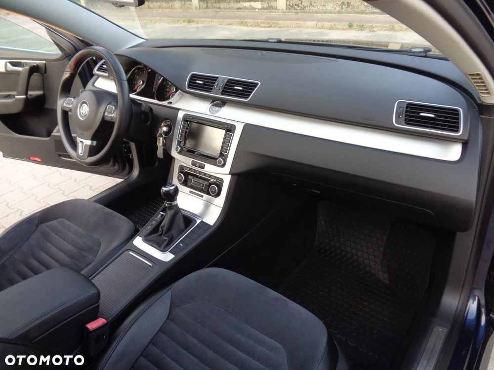 Volkswagen Passat 1.8 TSI Highline - 26