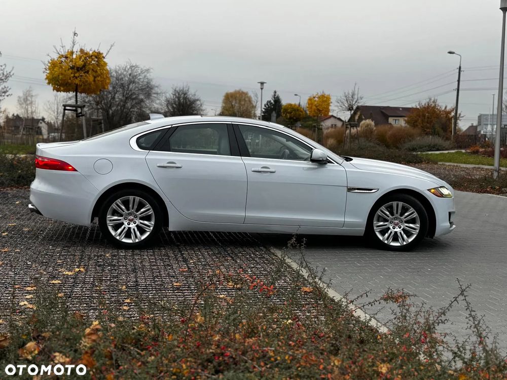 Jaguar XF - 11