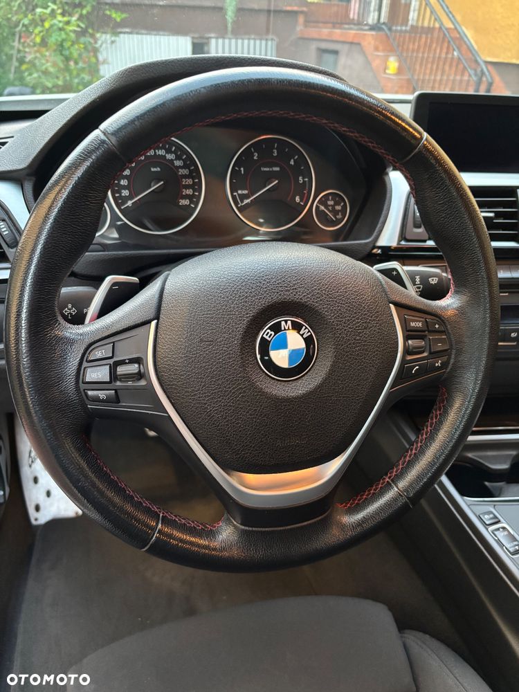 BMW Seria 3 320d Sport Line - 25