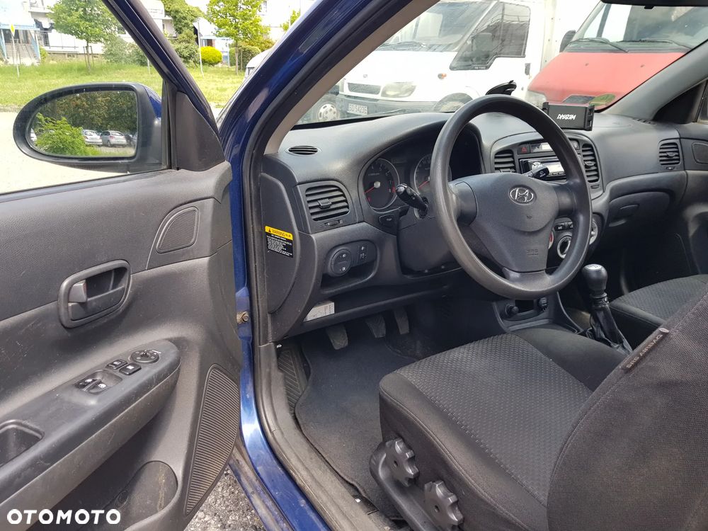 Hyundai Accent - 5