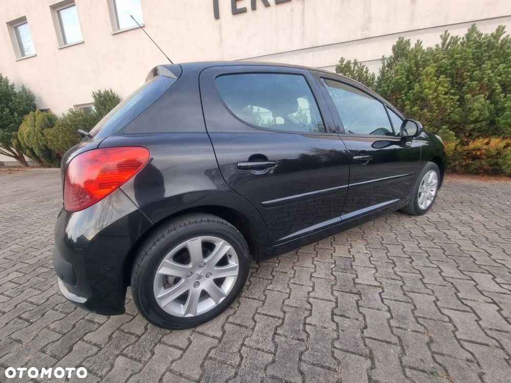 Peugeot 207 - 30
