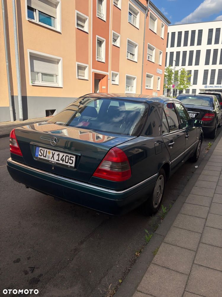 Mercedes-Benz Klasa C 180 Elegance - 4