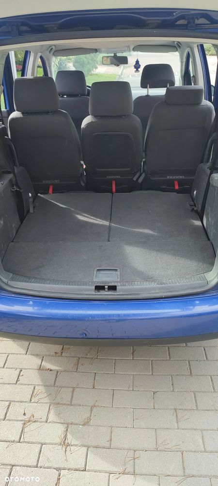 Volkswagen Touran - 8