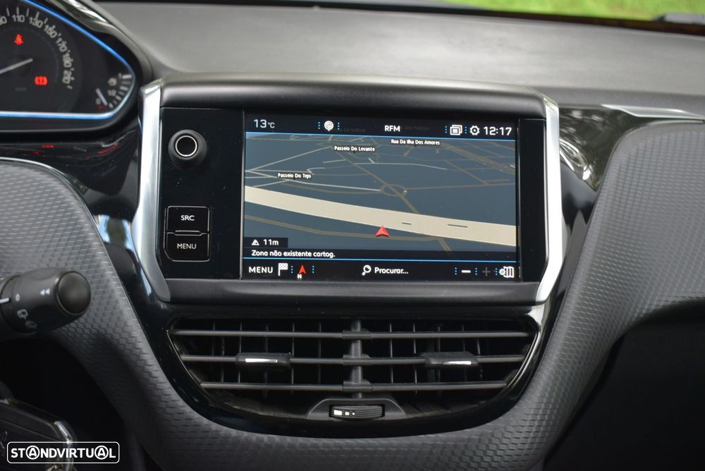 Peugeot 2008 1.2 PureTech Allure EAT6 - 24