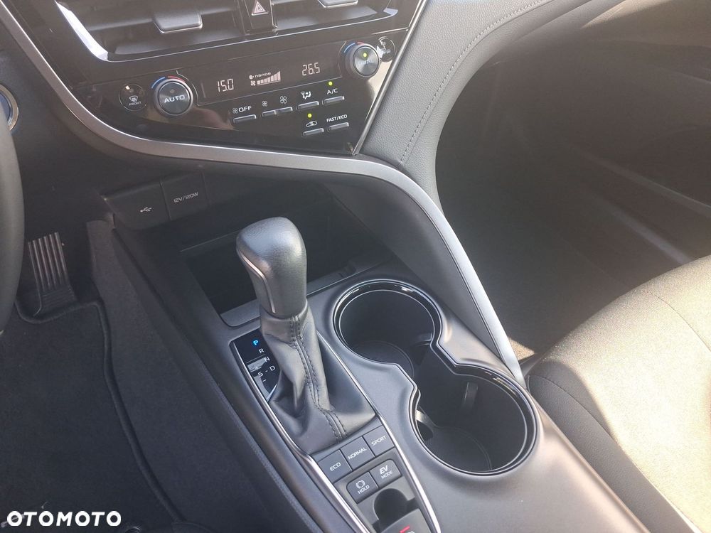 Toyota Camry 2.5 Hybrid Comfort CVT - 23