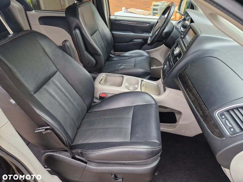 Lancia Voyager 2.8CRD Gold - 8