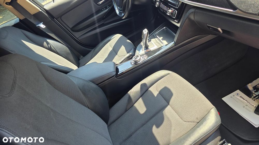 BMW Seria 3 318i GPF Sport Line Shadow - 13