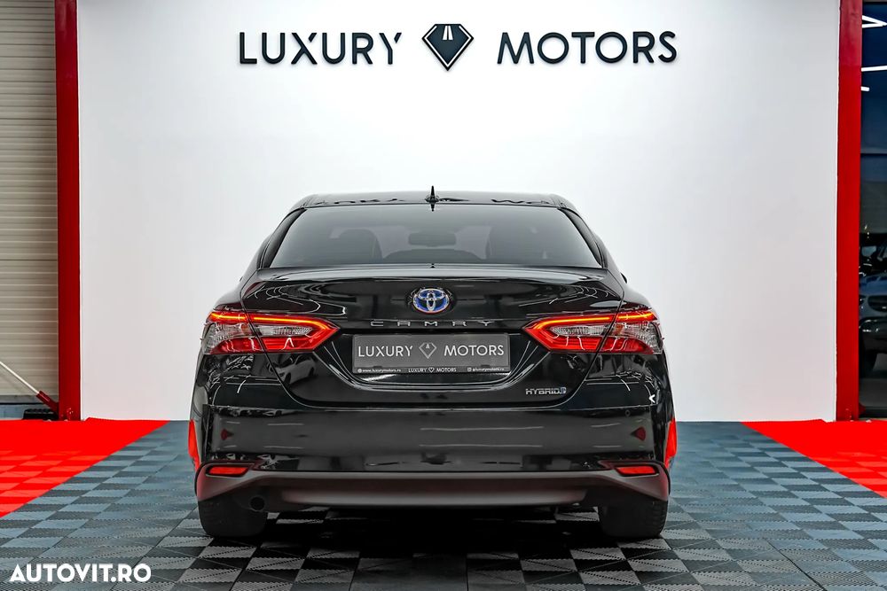 Toyota Camry Luxury - 9