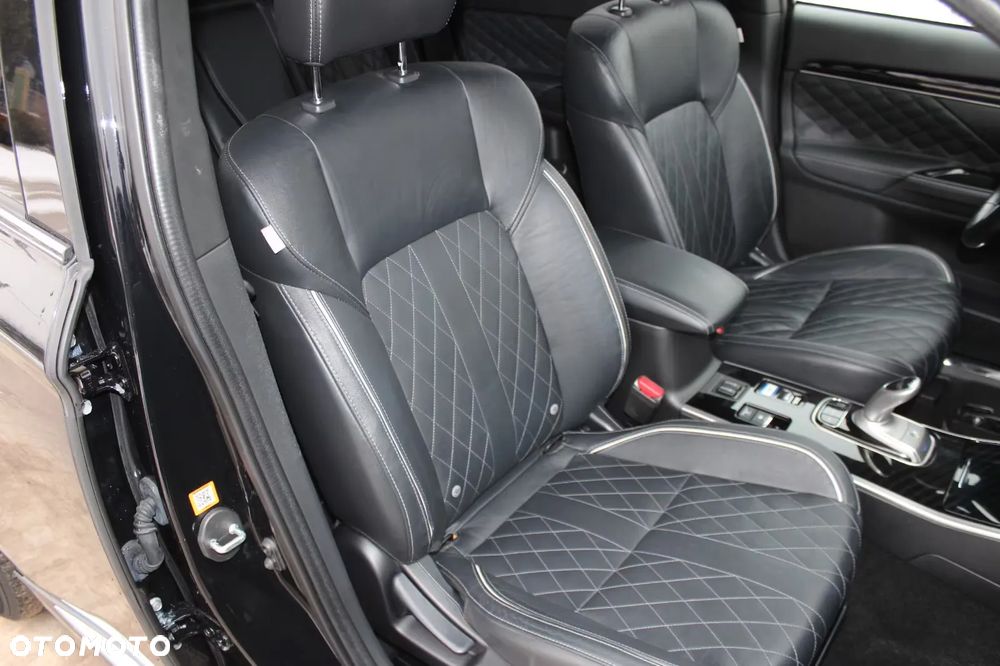 Mitsubishi Outlander 2.4 4WD Diamant+ - 12