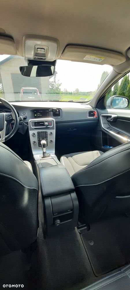 Volvo V60 D2 Momentum - 11