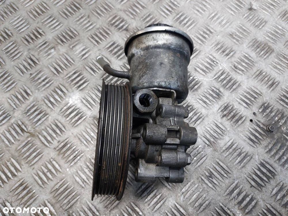 POMPA WSPOMAGANIA TOYOTA AVENSIS T25 LIFT 2.0 D4D - 1
