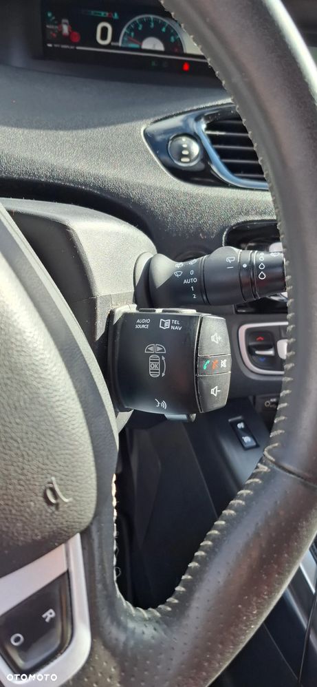 Renault Scenic 1.9 dCi Bose Edition - 24