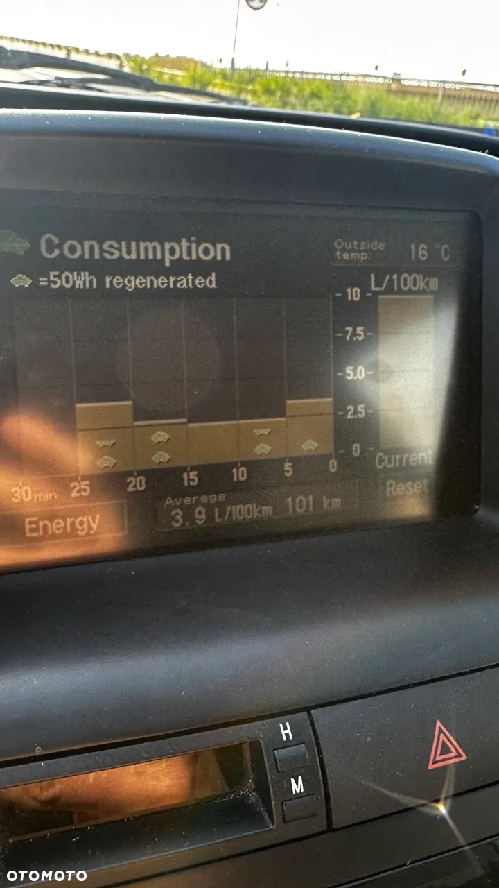Toyota Prius (Hybrid) Executive - 9